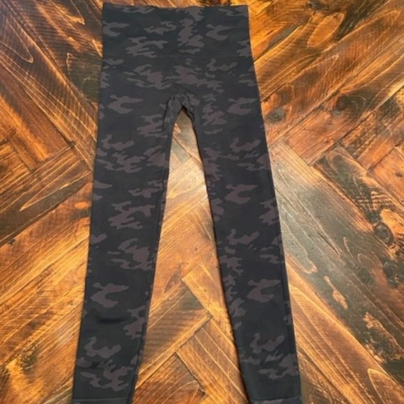 SPANX Look at Me Now Seamless Leggings - Picture 1 of 4